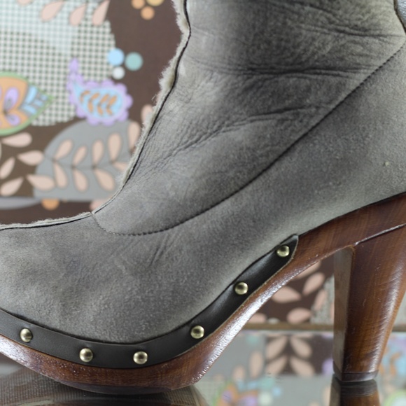 Shearling Boots. Wood Heel - Picture 9 of 16